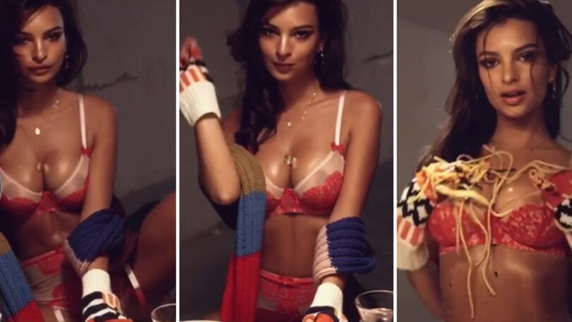 Emily Ratajkowski, sexy calendario italiano tra spaghetti e vino rosso