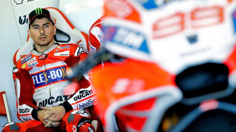 MotoGp, Lorenzo: «Rossi? Non c'è feeling, ma lo stimo»