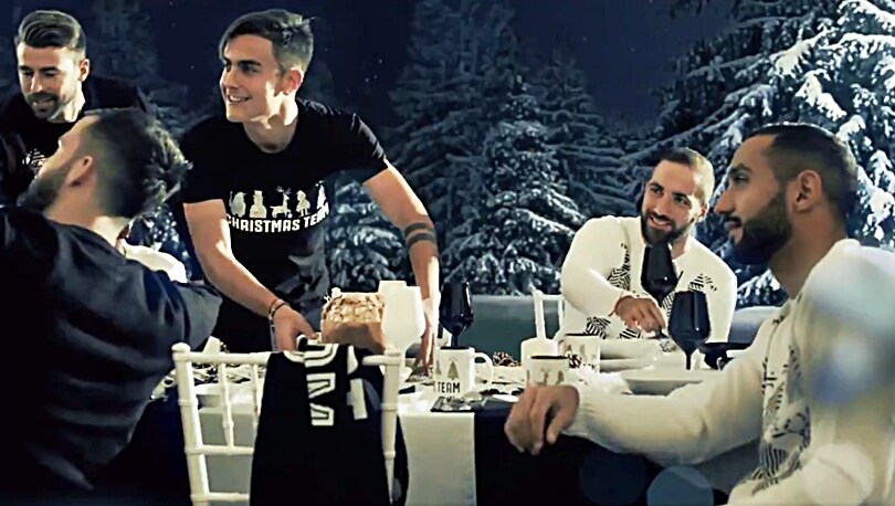 #BlackAndWhiteXmas: Juventus, arrivano gli auguri di Natale