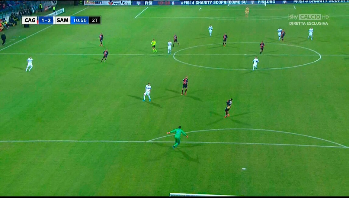 Cagliari-Sampdoria, l'incredibile errore di Viviano: Farias segna di schiena!