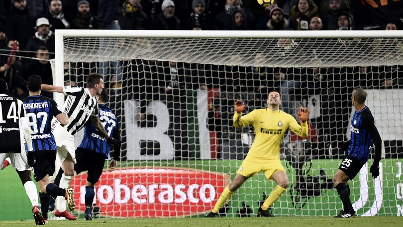 Mandzukic: traversa! La Juventus frena sul muro Inter che resta davanti