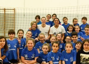 Volley: A1 Femminile, Nizetich e Aelbrecht tra le bimbe del minivolley