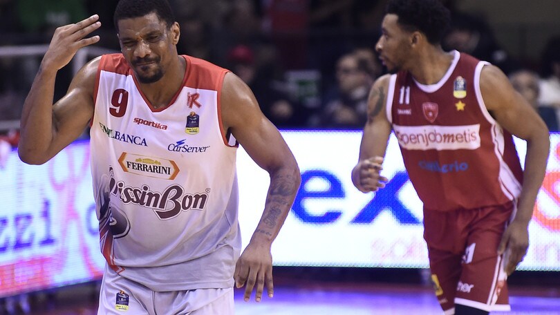 White stende Varese, Sassari non si ferma più