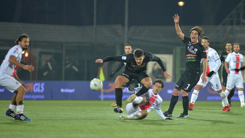 Serie B Venezia-Cremonese, apre Cavion e risponde Moreo: 1-1