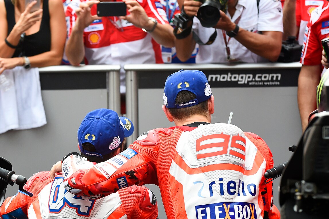 MotoGp, Lorenzo: «Io e Dovi possiamo giocarci il titolo»
