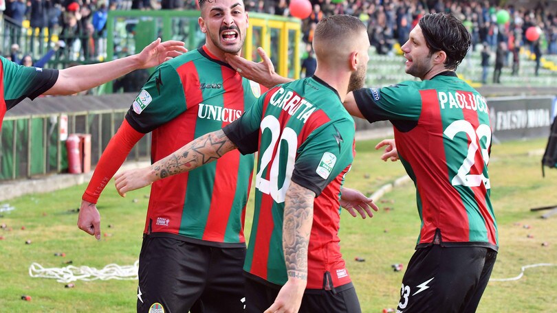 Serie B, l'Unicusano Ternana ne fa quattro alla Pro Vercelli