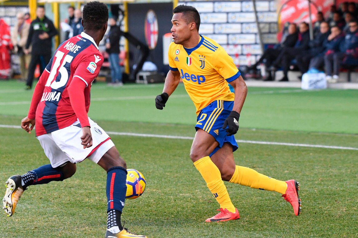Calciomercato Juventus, Alex Sandro non parte. Ma se parte c’è Darmian