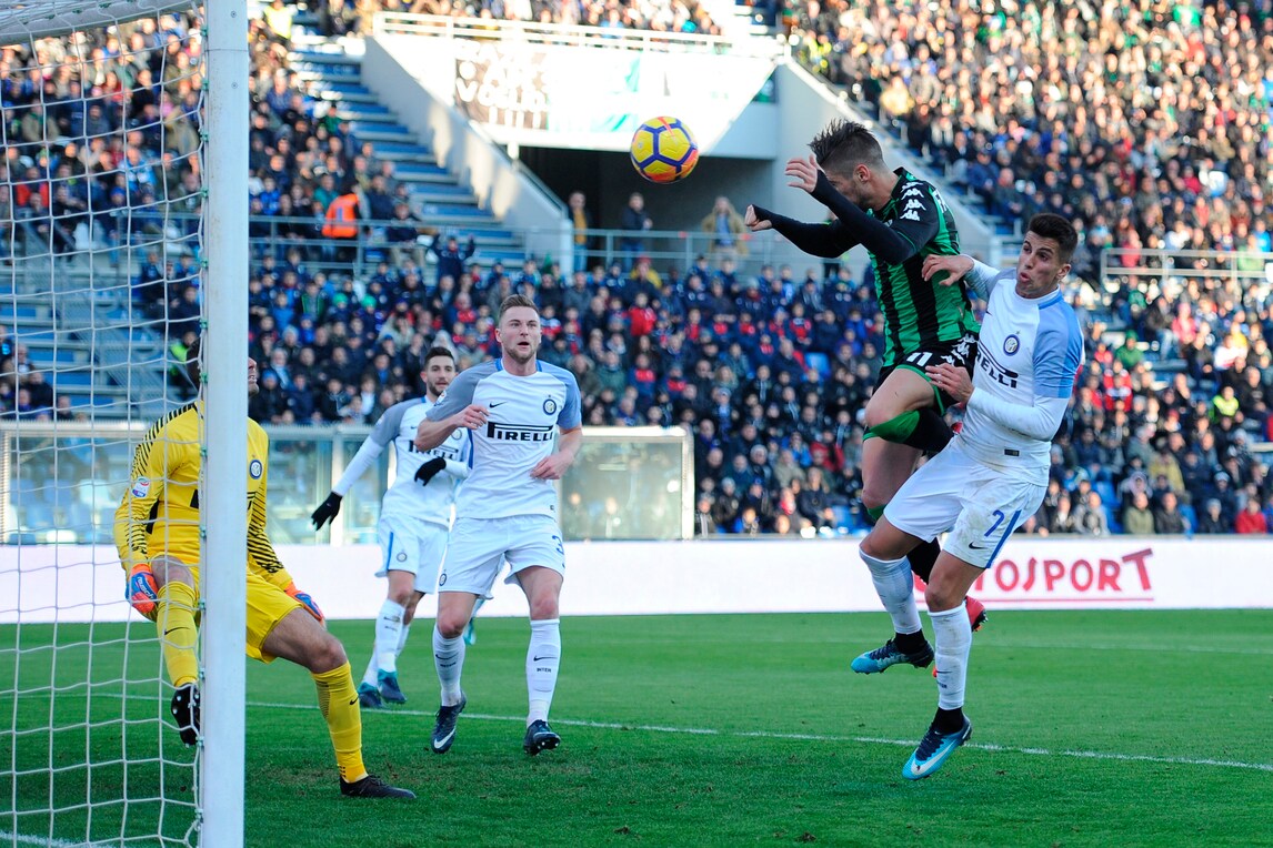 Serie A, Icardi sbaglia, l'Inter cade ancora. Il Napoli vince in rimonta