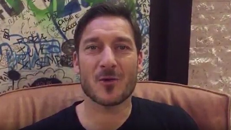 Francesco Totti, auguri di Natale su Facebook