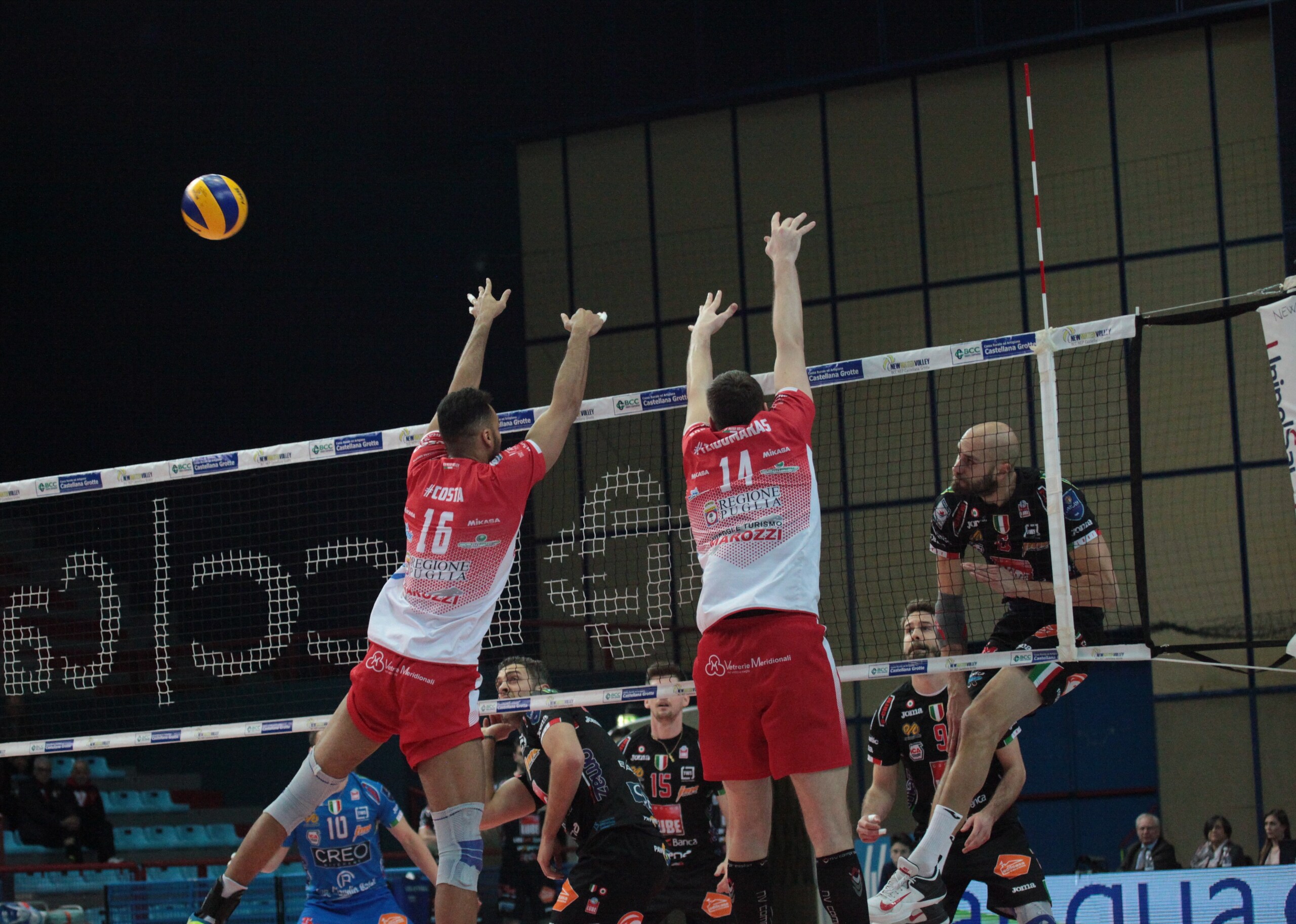 Volley: Superlega, Castellana Grotte ferma la Lube, Perugia si riprende la vetta