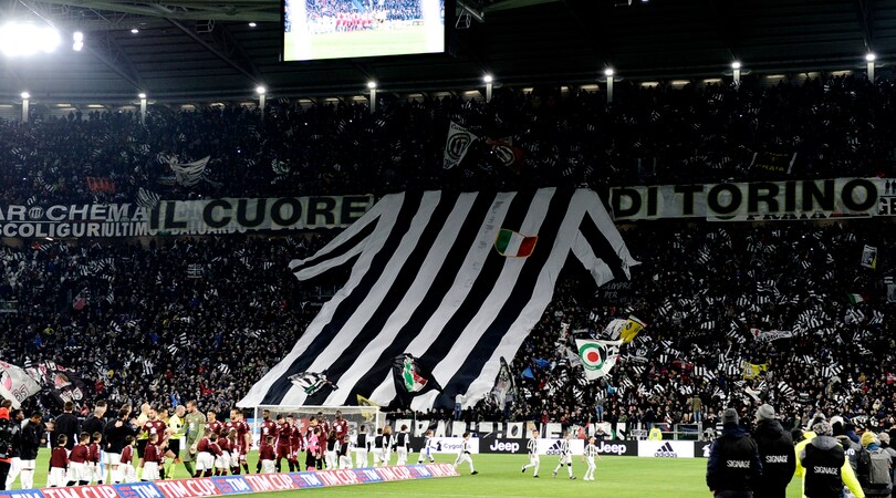 La coreografia della curva della Juventus nel derby: «Il cuore di Torino»