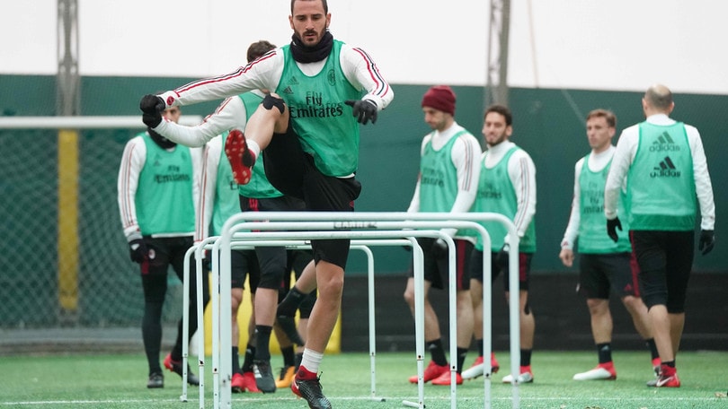Milan, allenamento con gli ostacoli per Bonucci