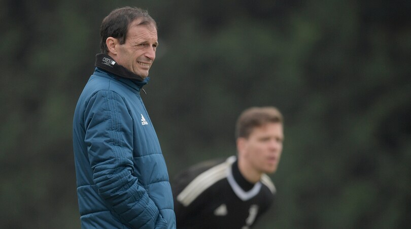 La Juve senza Douglas Costa e Bernardeschi? Allegri potrebbe giocare così