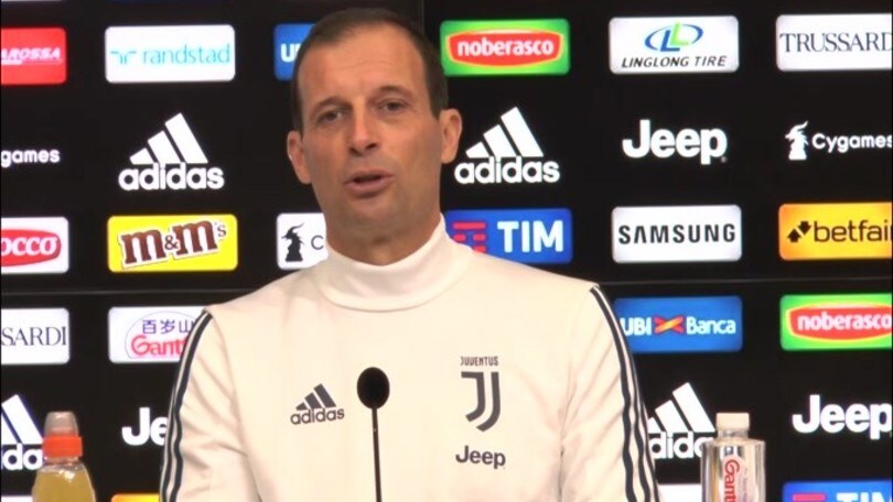Allegri: "Douglas Costa fuori, Bernardeschi deve stringere i denti"