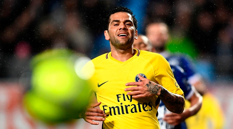 Dani Alves shock: «Astori? Muoiono tanti bambini...»