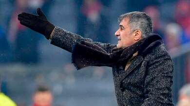 Fenerbahce-Besiktas sospesa per incidenti, Gunes in ospedale
