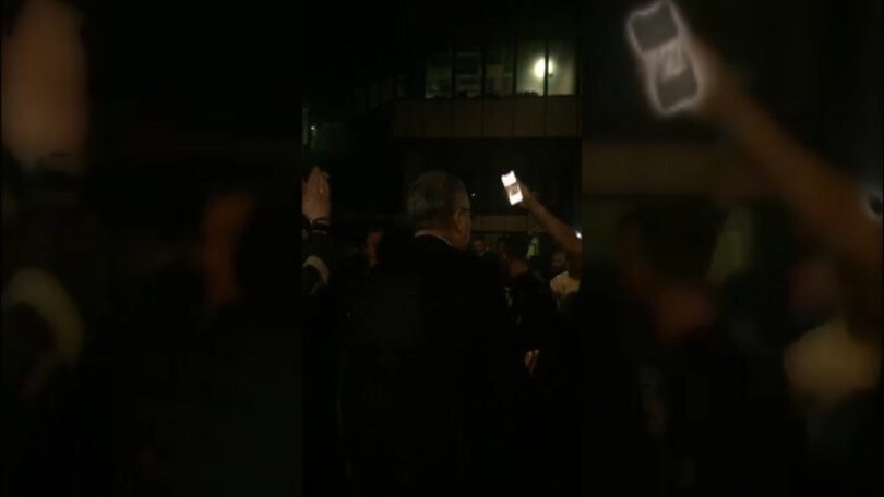 I tifosi della Juventus accolgono la squadra all'aeroporto di Caselle