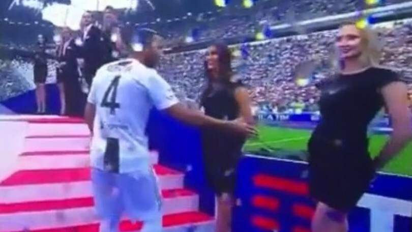 Juventus, Benatia fa il playboy con le hostess