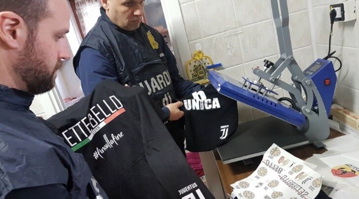 Juventus, sequestrati 80mila articoli contraffatti della festa scudetto