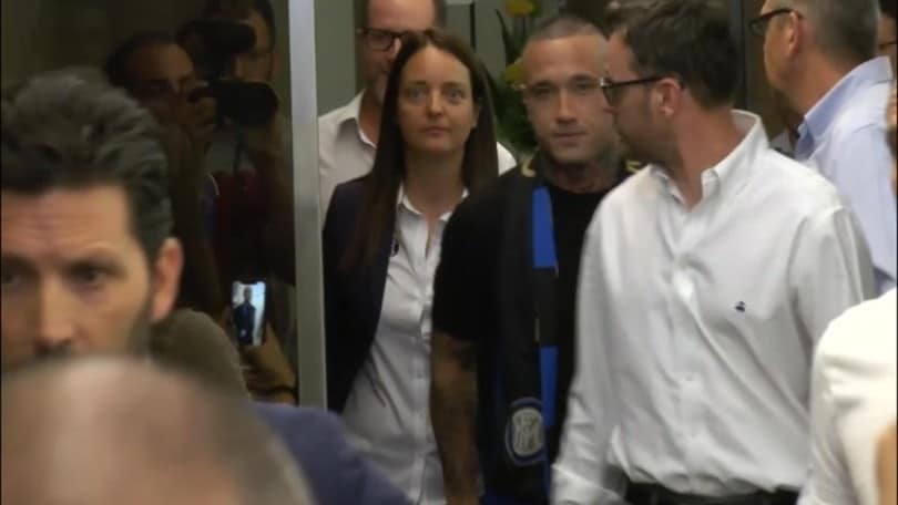 Inter: primo selfie con i tifosi nerazzurri per Nainggolan