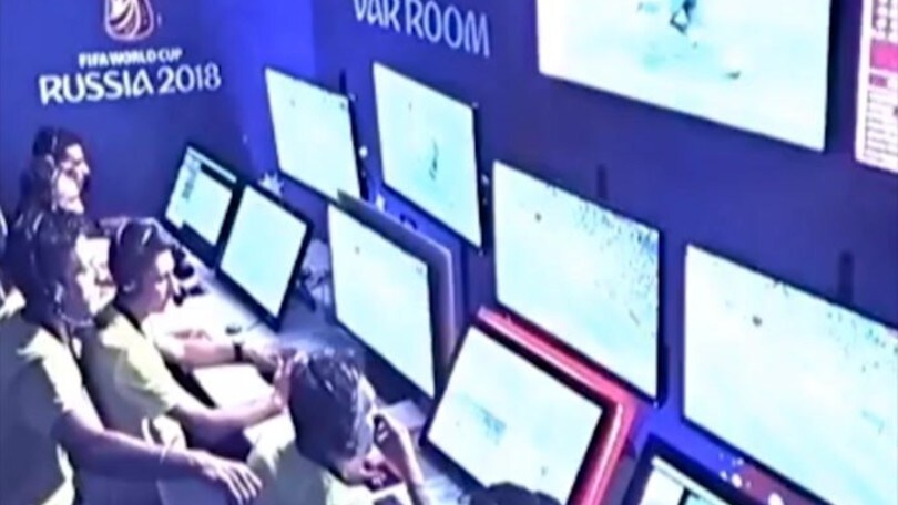 Le conversazioni tra arbitri durante il Var