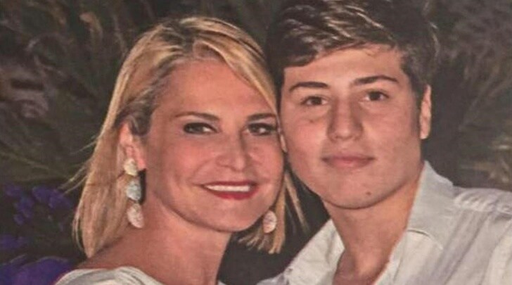 Figlio di Ventura e Bettarini accoltellato: non è in pericolo di vita