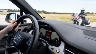 Moto e auto, prove di comunicazione