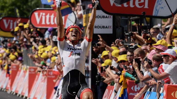 Tour de France, a Roubaix vince Degenkolb. Van Avermaet in giallo