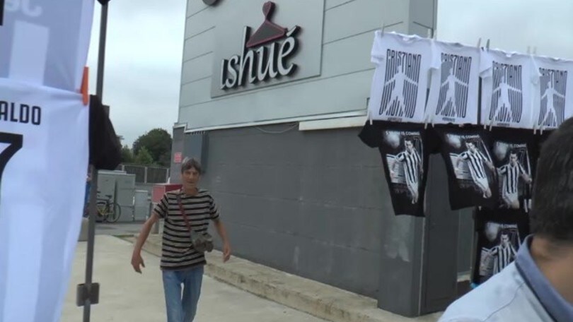 Ronaldo day: magliette del portoghese a ruba