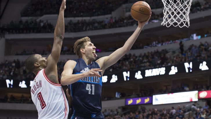 NBA, Dirk Nowitzki resta ai Mavericks