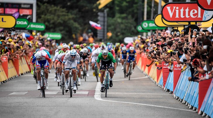 Tour, Demare vince in volata. Thomas resta in giallo