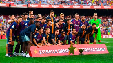 Striscione "Genova nel cuore" al Camp Nou