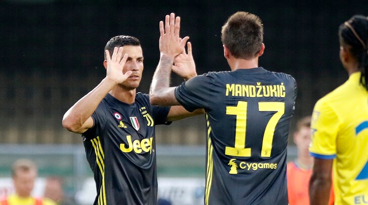 Dybala-Mandzukic, è iniziato il derby per giocare con CR7