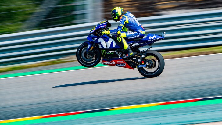 MotoGp Misano, Rossi ottimista dopo le prime libere: «Siamo migliorati»