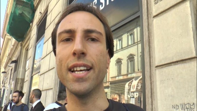 Tifosi bianconeri contenti per l'inaugurazione dello Juventus Store