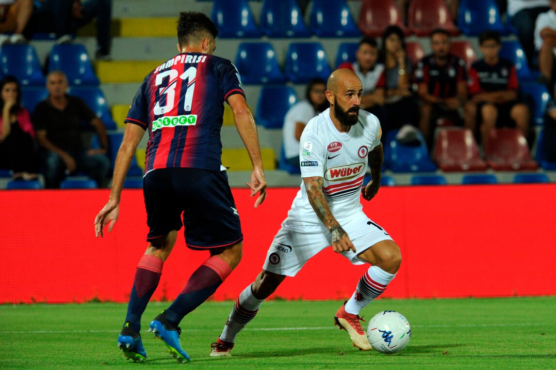 Serie B Crotone, Sampirisi: «Lavorare a testa bassa, servono punti»