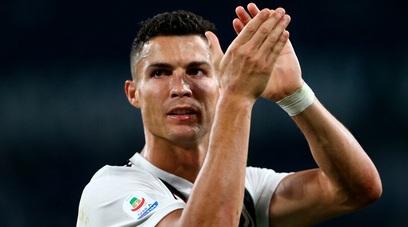 Golden Foot 2018: Cristiano Ronaldo, Messi, Suarez e Cavani tra i candidati