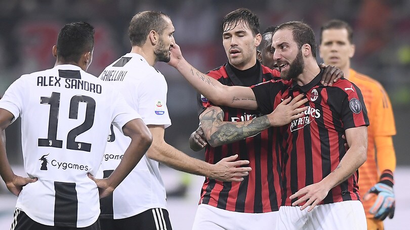 Milan-Juventus, Higuain perde la testa: rosso e lacrime