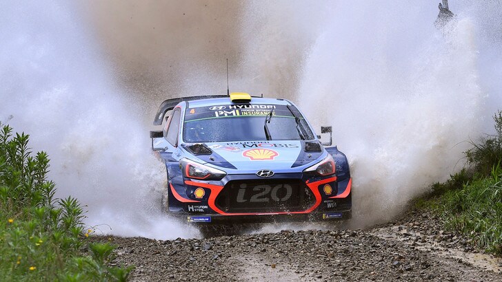 Rally d'Australia, incidente con un trattore per Mikkelsen