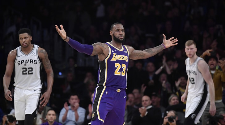 Nba, show di Lebron e Curry: 42 punti a testa. Sconfitte per Gallinari e Belinelli