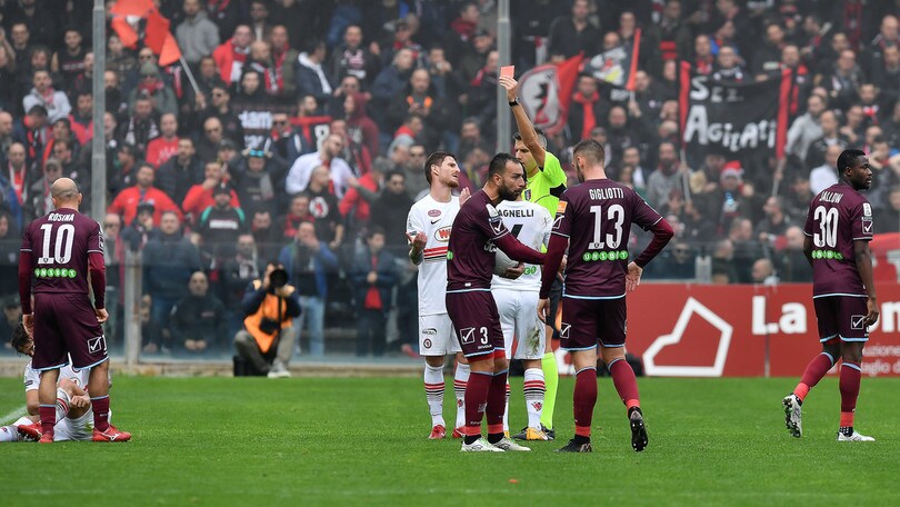 Serie B Salernitana-Foggia 1-0. Vitale in extremis vale i tre punti