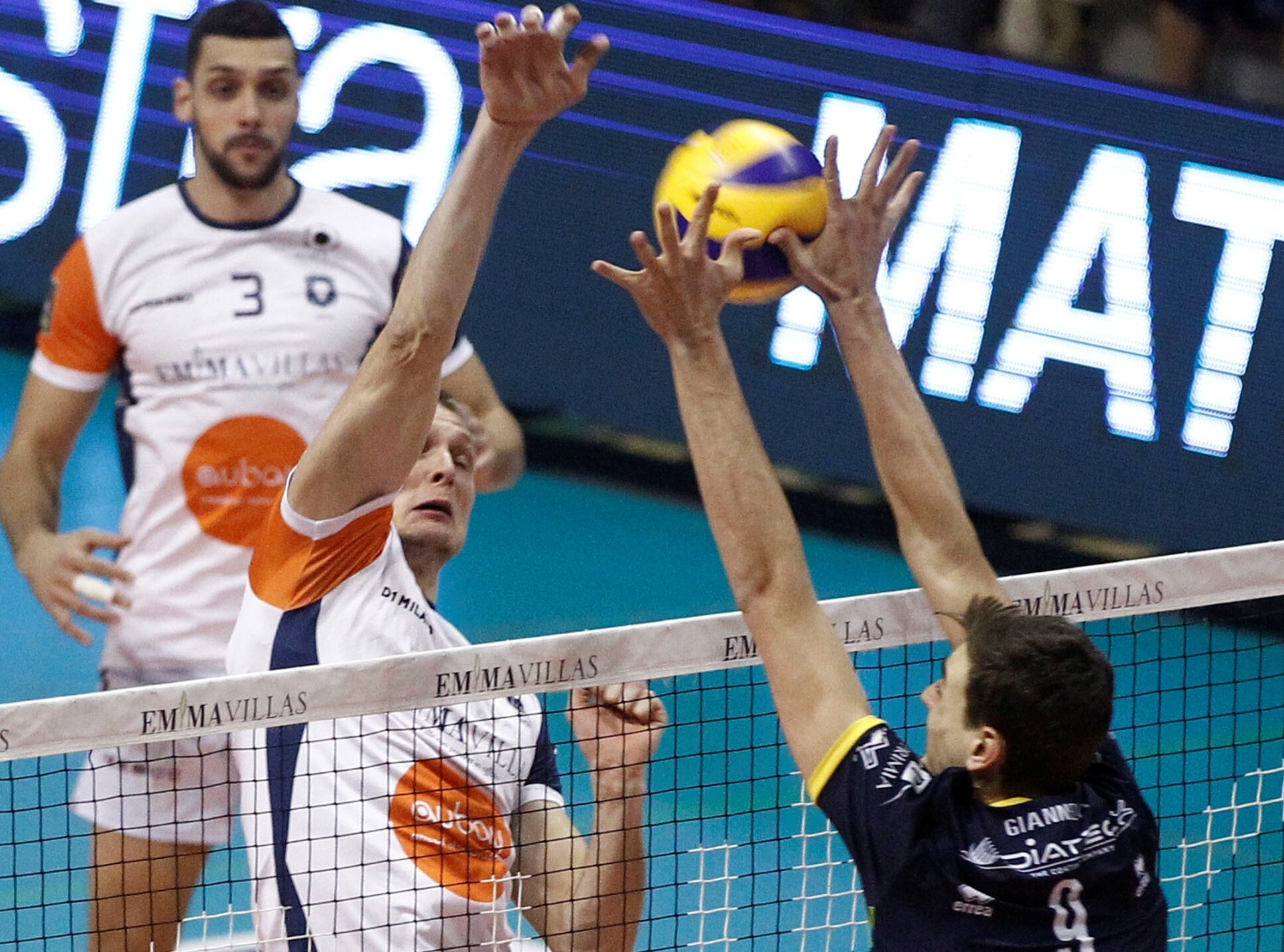 Volley: Superlega, Perugia e Trento vincono in trasferta, la Lube ok con Padova, Modena perde un punto