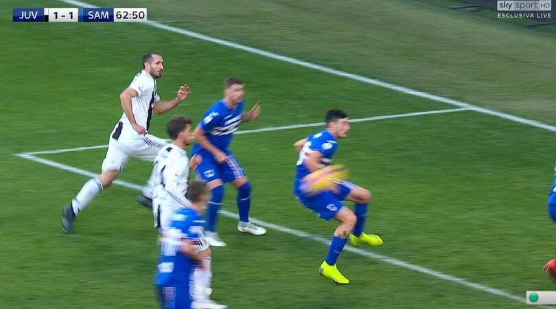Juventus-Sampdoria, il fallo di mano di Ferrari