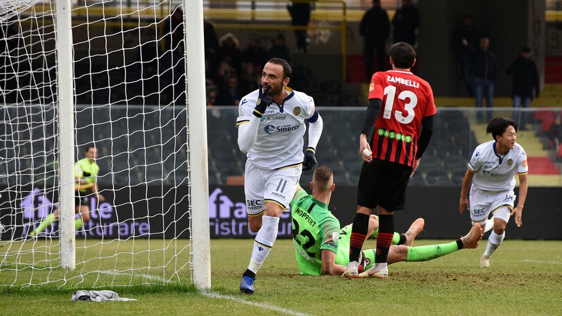 Serie B Foggia-Verona 2-2, a Grosso non bastano Pazzini e Lee