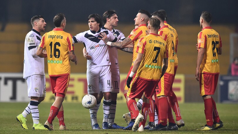 Serie B, l'autogol di Cistana beffa il Brescia: 1-1 a Benevento