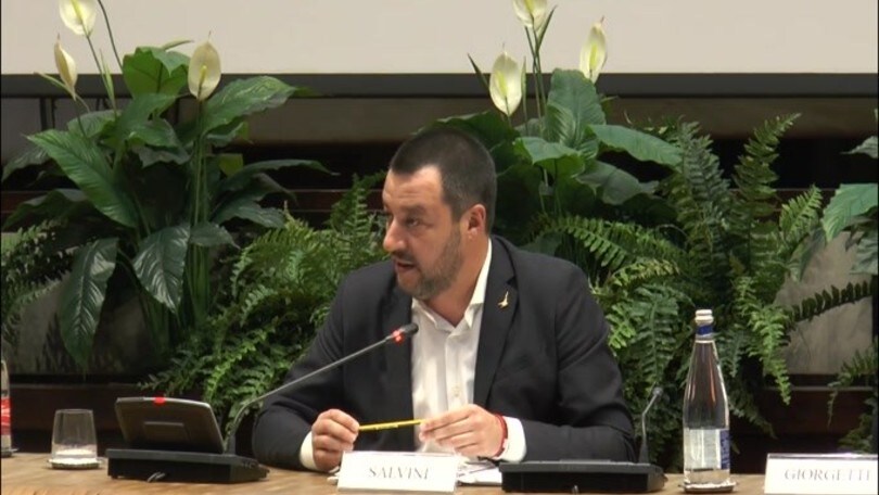 Salvini: "Non vogliamo lasciare il destino di tanti in mano di pochi"