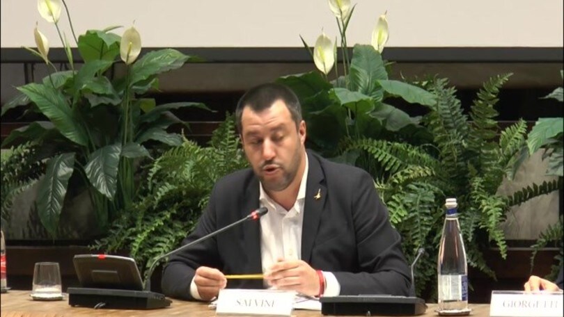 Salvini duro: "Chi sbaglia da tesserato deve pagare il doppio"