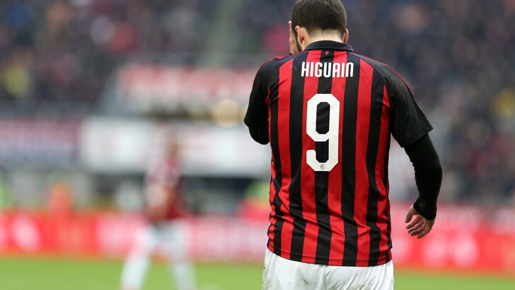 Calciomercato, tensione Milan-Higuain: in lavagna Chelsea vicino