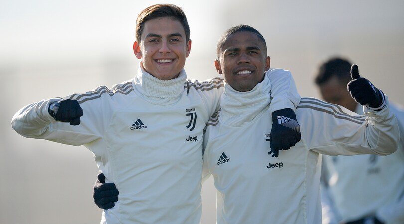 Juventus, Dybala-Douglas Costa: cresce l'intesa
