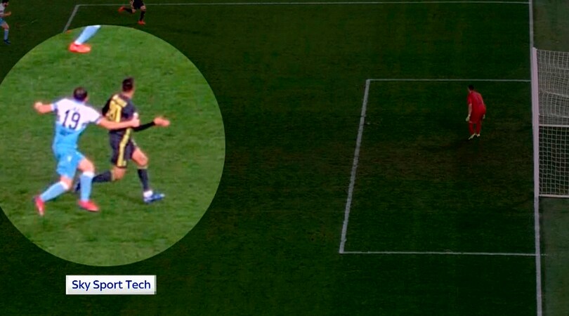 Lulic atterra Cancelo: è rigore per la Juve